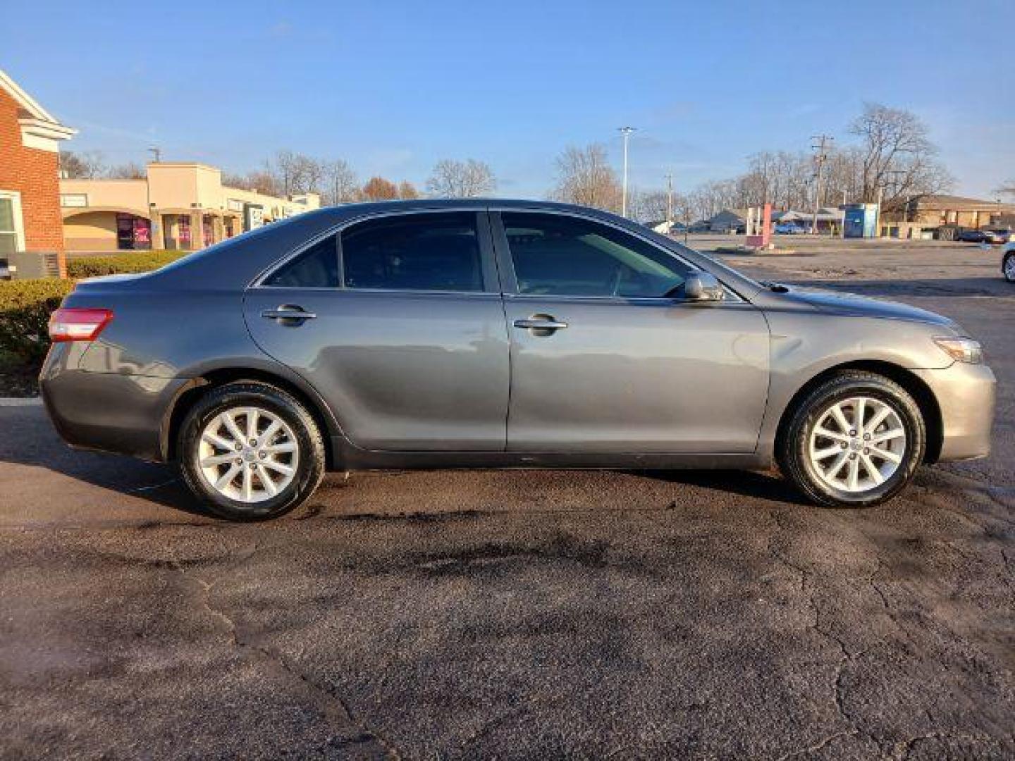 2010 Gray Toyota Camry XLE (4T1BF3EK4AU) , located at 1865 W 2nd St., Xenia, OH, 45385, (937) 372-7777, 39.681259, -83.961945 - Photo#3