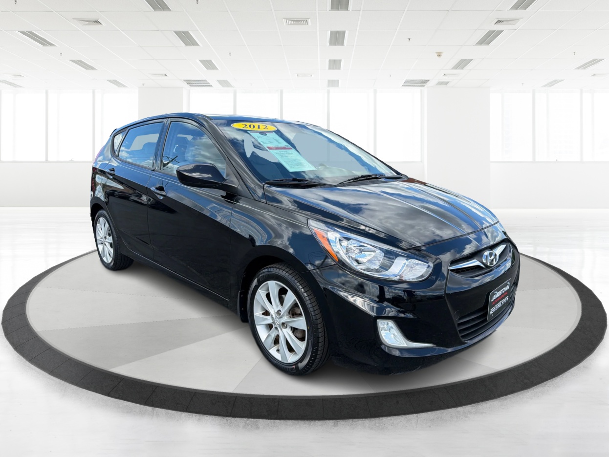 2012 Hyundai Accent SE 5-Door 6-Speed Automatic's photo